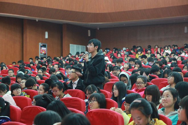 你我的大學(xué)，一切皆有可能——尹健教授走進(jìn)2014級新生轉型教育