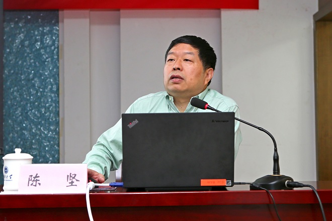 陳堅校長(cháng)對話(huà)全體輔導員：努力研究，主動(dòng)實(shí)踐