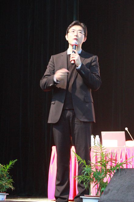 你我的大學(xué)，一切皆有可能——尹健教授走進(jìn)2014級新生轉型教育